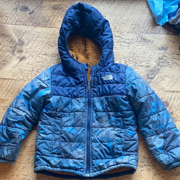 The North Face Reversable Boys Jacket - Picture 1 of 8